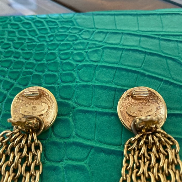 Pre-Loved Vintage CHANEL Gold Plated Clip-On Chain Dangle/Button Earrings - Picture 5 of 5